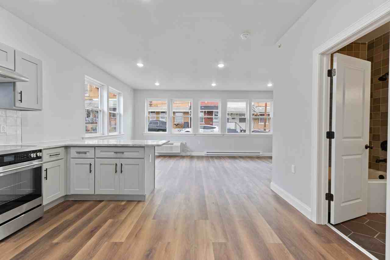 401 Auburn St - Photo 7 of 19