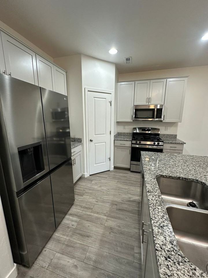 3195 W 3775 S - Photo 3 of 30