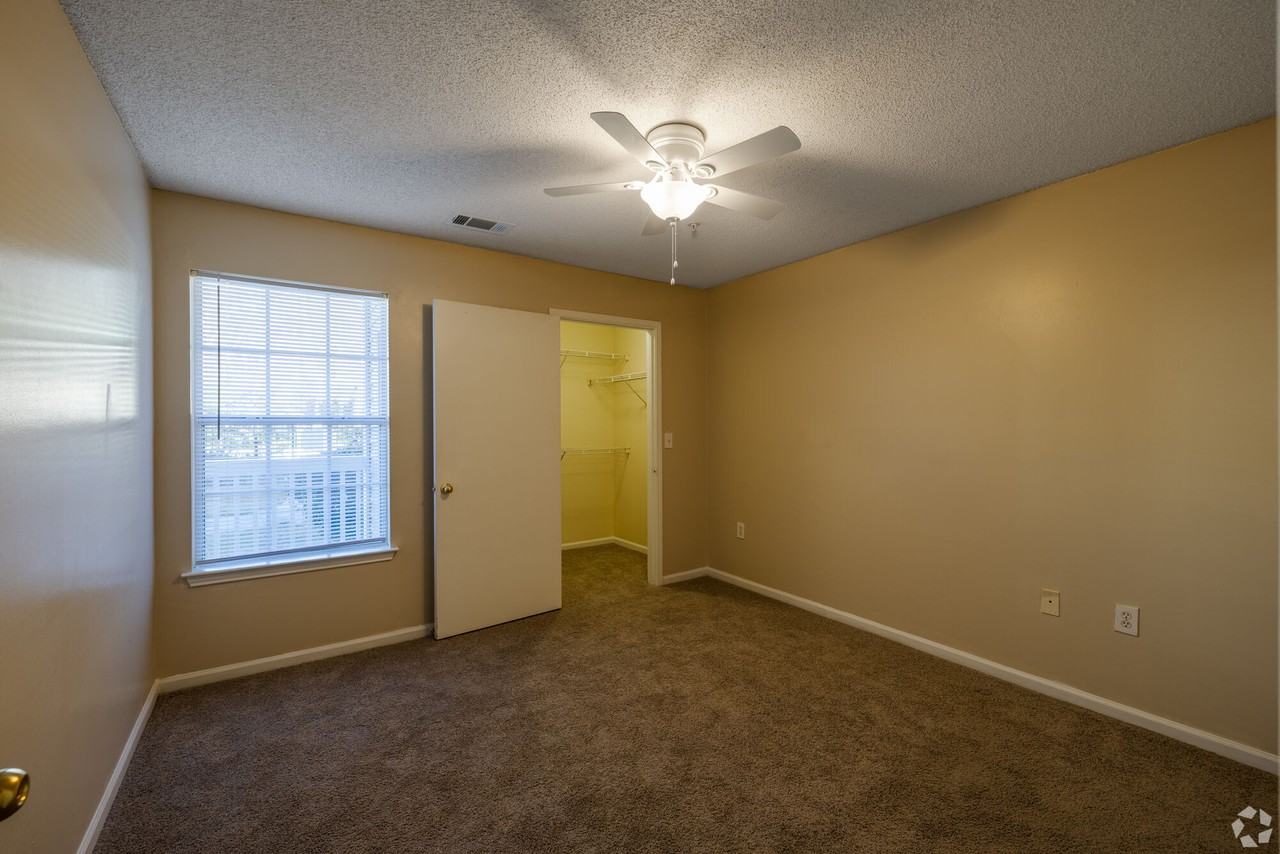 Forest Pointe Apts - Photo 4 of 17