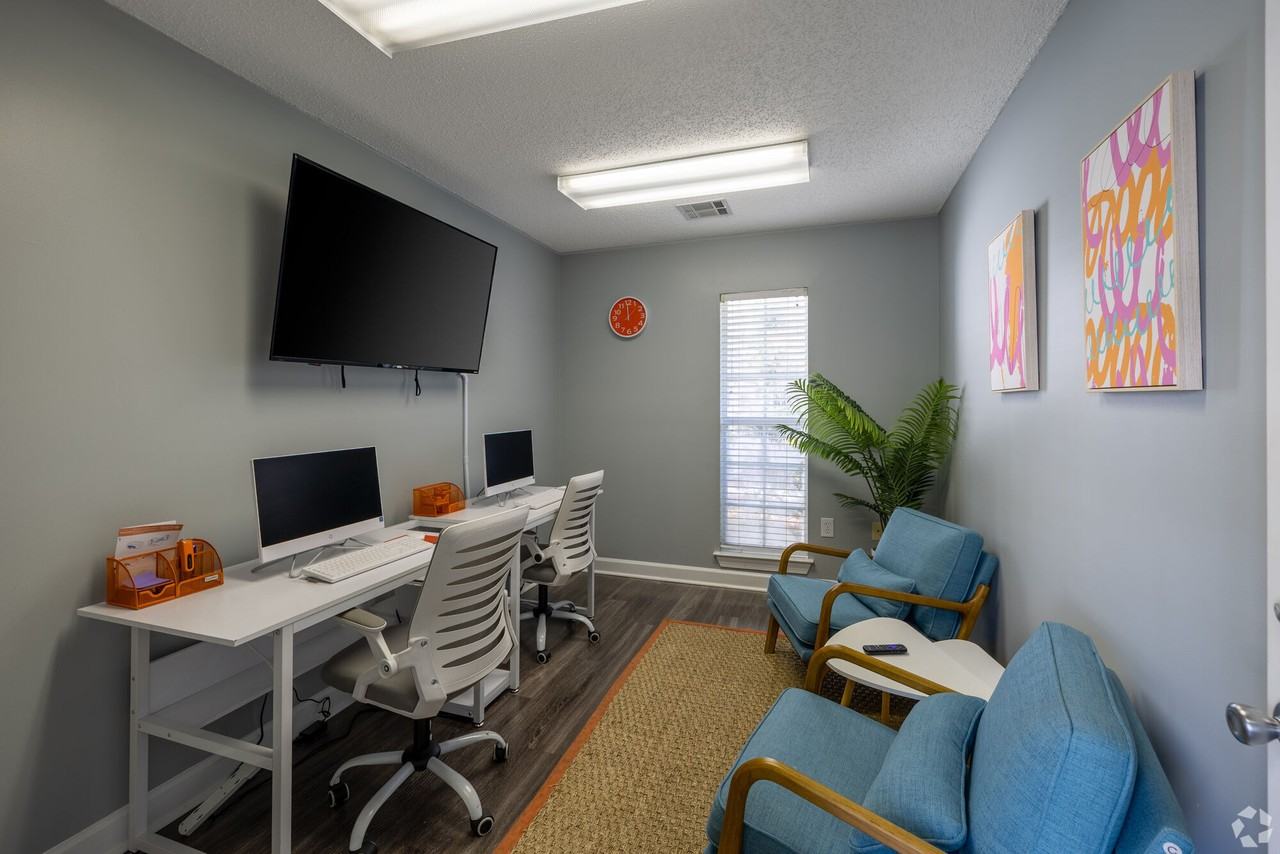 Forest Pointe Apts - Photo 6 of 17