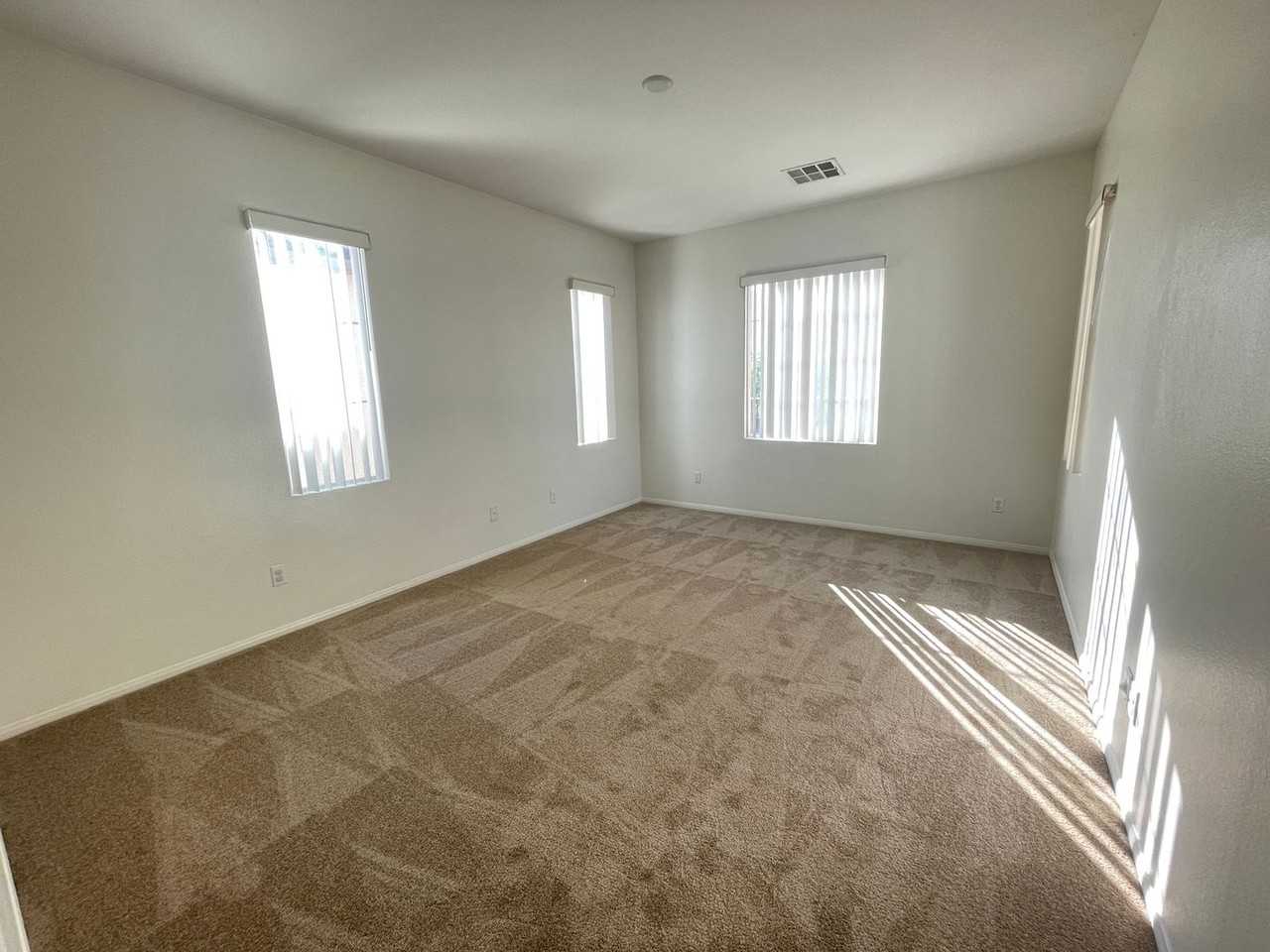 9861 Iris Valley St - Photo 4 of 11