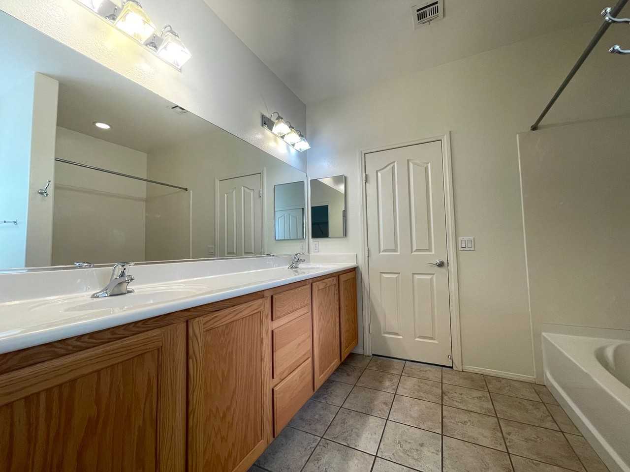 9861 Iris Valley St - Photo 5 of 11