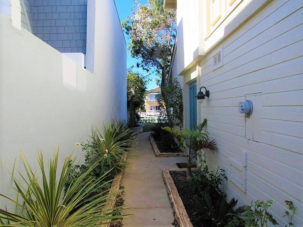 2331 Victoria Ave - Photo 4 of 29