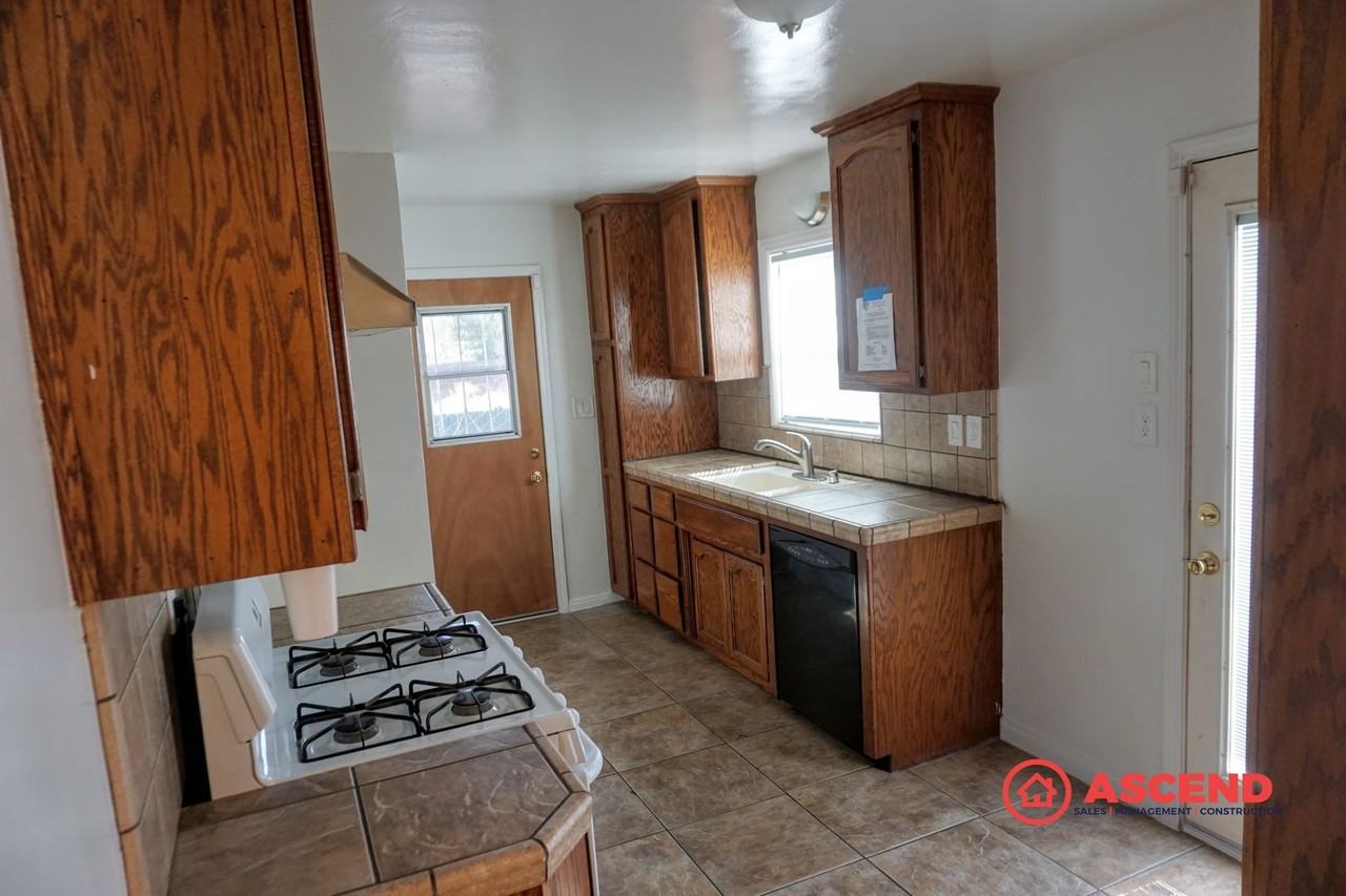 617 Hood Dr - Photo 3 of 11