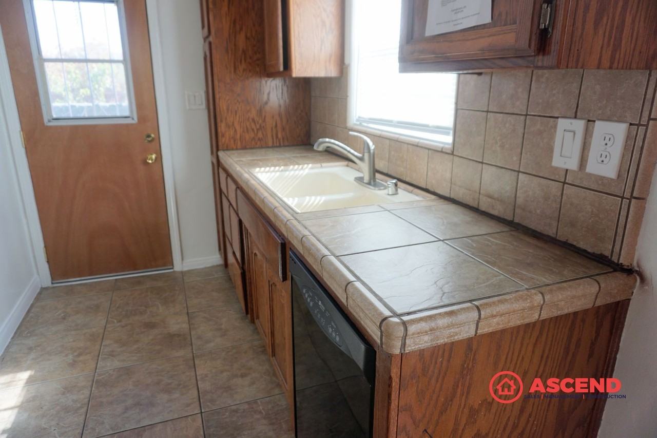 617 Hood Dr - Photo 4 of 11