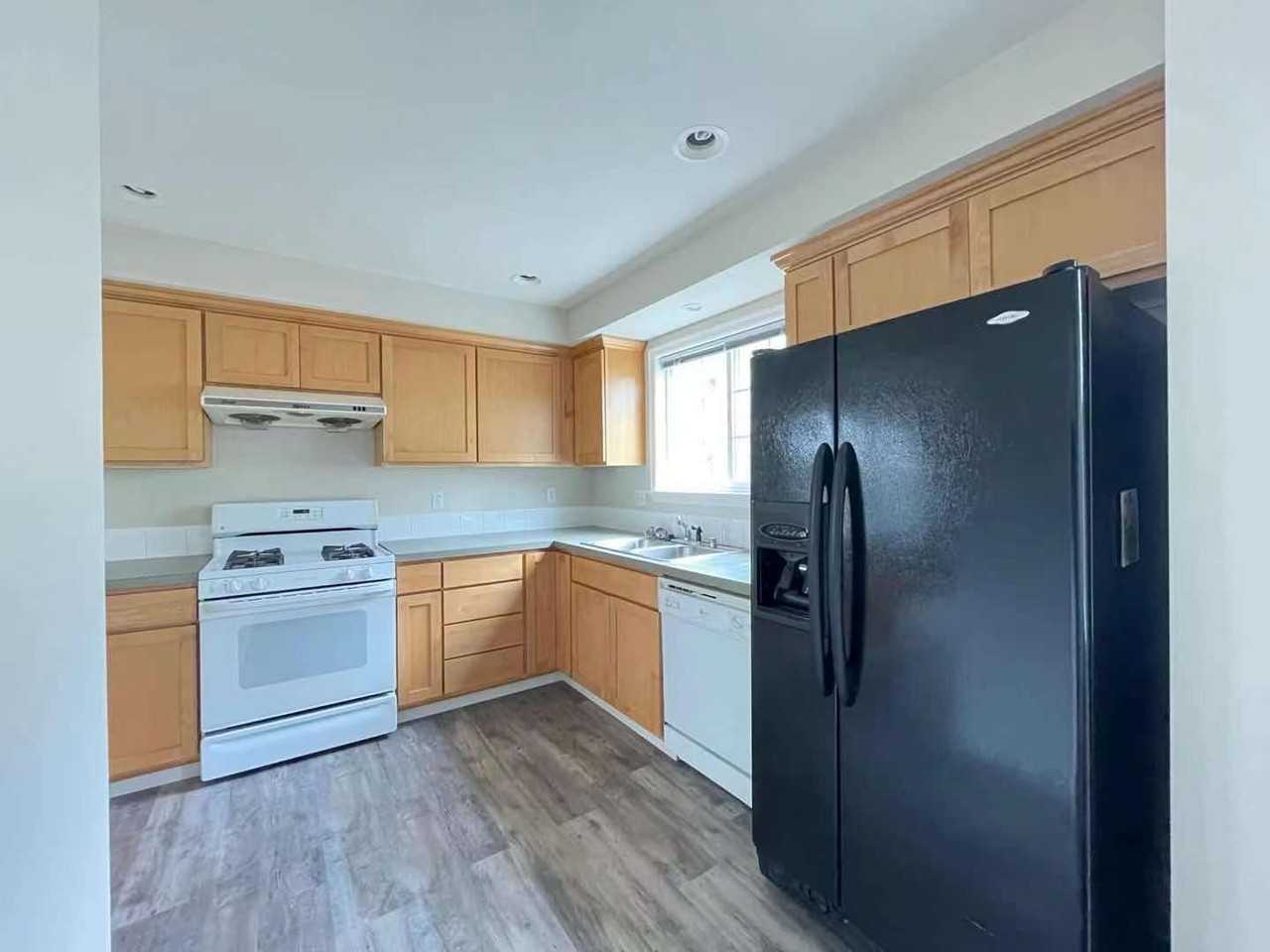 12531 27th Ave Ne - Photo 5 of 16