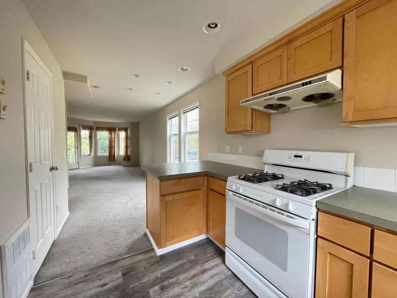 12531 27th Ave Ne - Photo 6 of 16