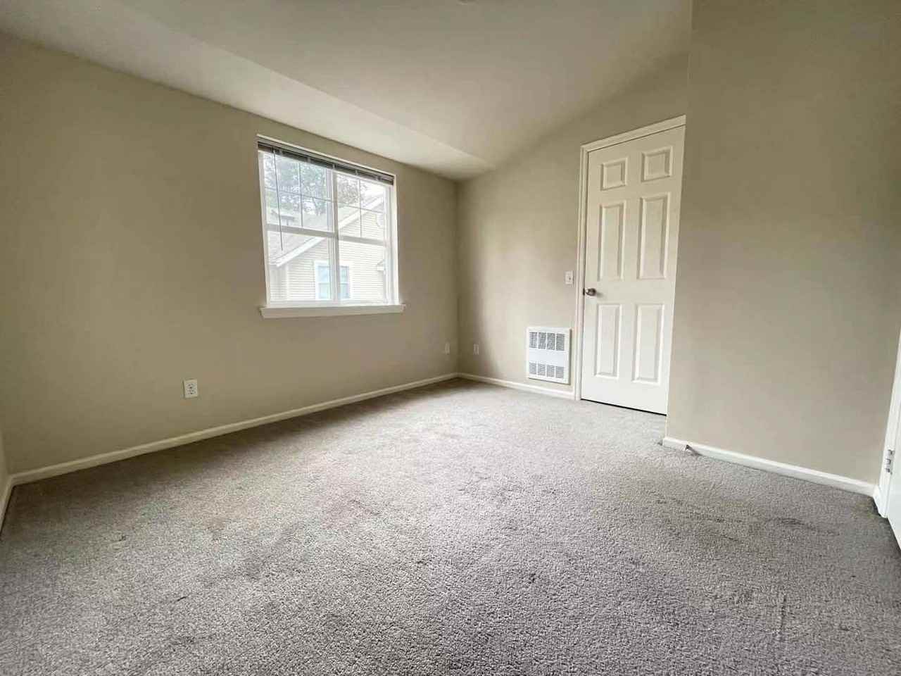 12531 27th Ave Ne - Photo 7 of 16