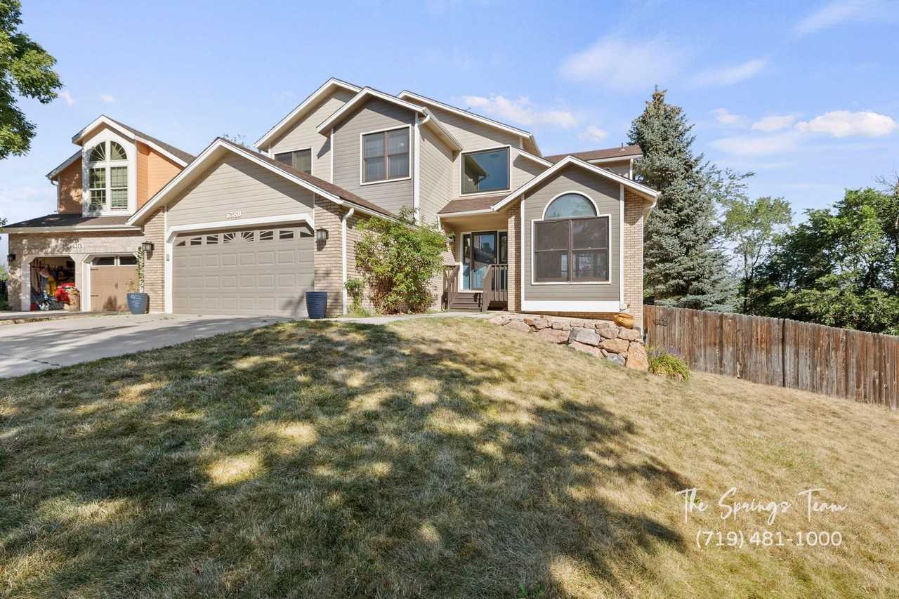 6380 Shirecliff Dr - Photo 2 of 50