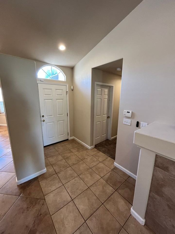 1422 E Mesa Ct - Photo 2 of 28