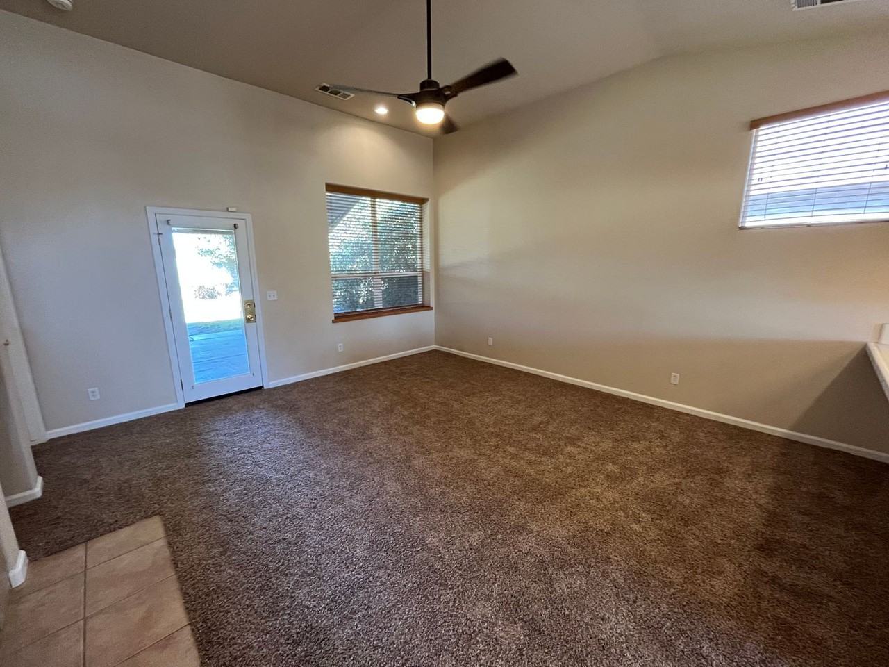 1422 E Mesa Ct - Photo 3 of 28