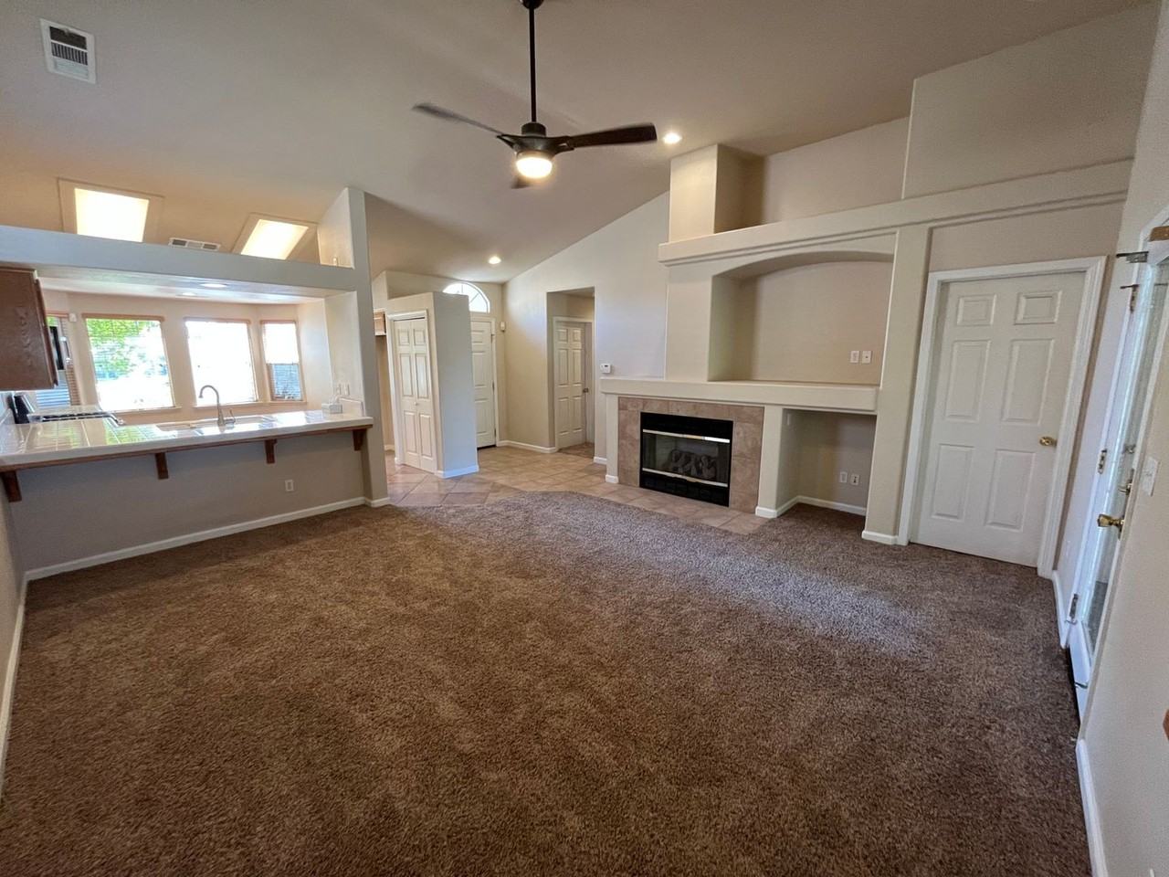 1422 E Mesa Ct - Photo 4 of 28