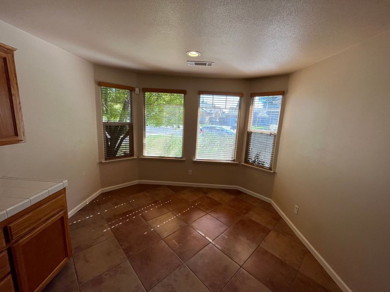 1422 E Mesa Ct - Photo 5 of 28