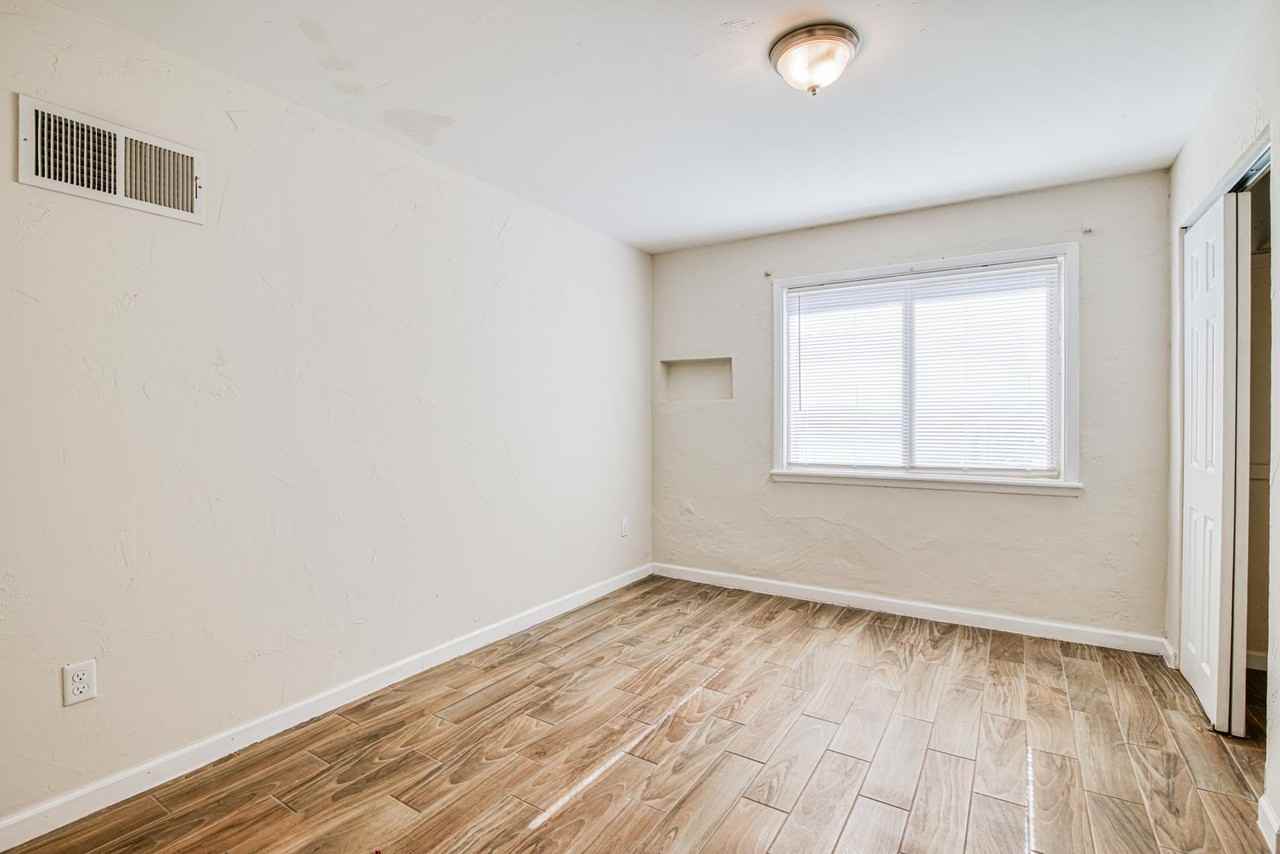 422 Francis St - Photo 2 of 16