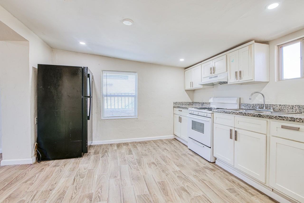 422 Francis St - Photo 5 of 16