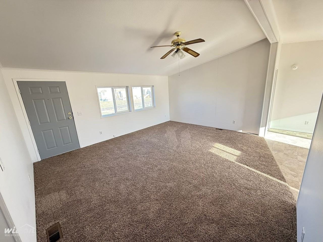 100 Trepanier Ln - Photo 3 of 15