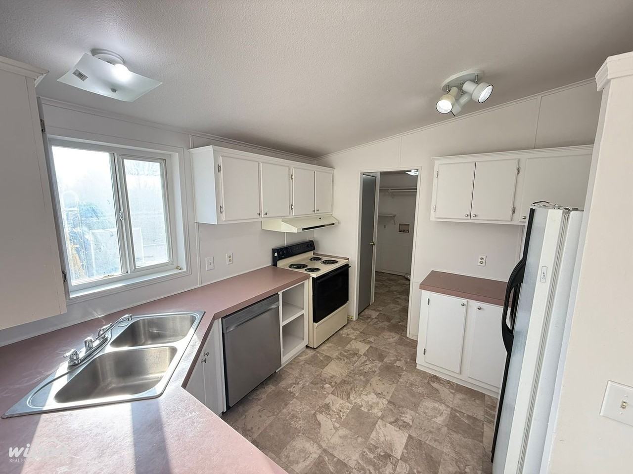 100 Trepanier Ln - Photo 5 of 15