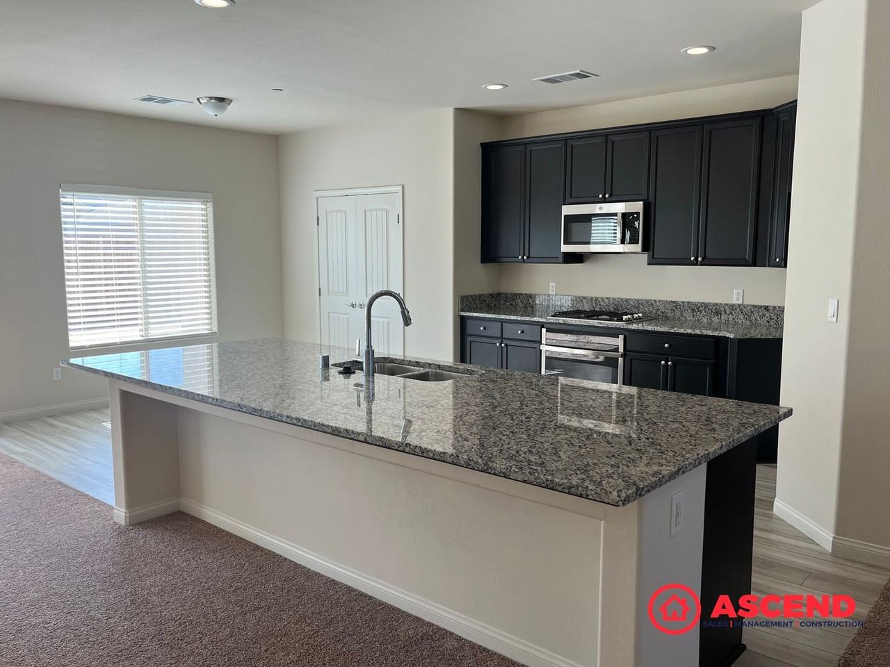 6507 Sunchase Dr - Photo 3 of 19