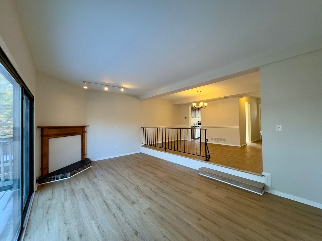 113 Bourbon Ct - Photo 2 of 24