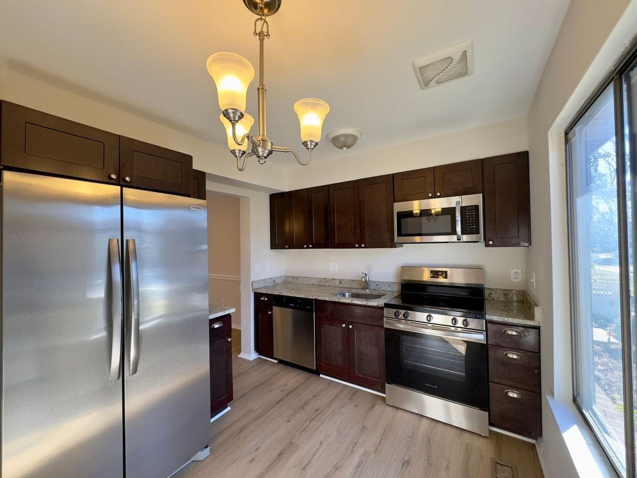 113 Bourbon Ct - Photo 7 of 24