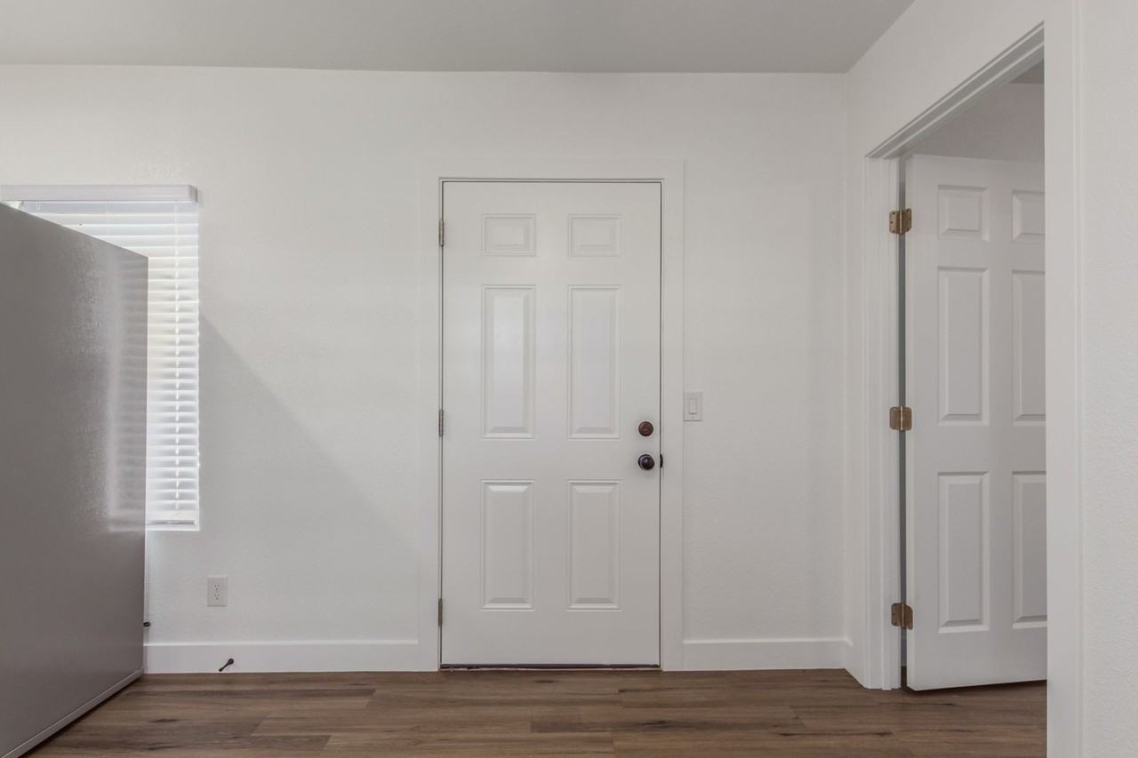 2412 East Monroe St - Photo 4 of 40