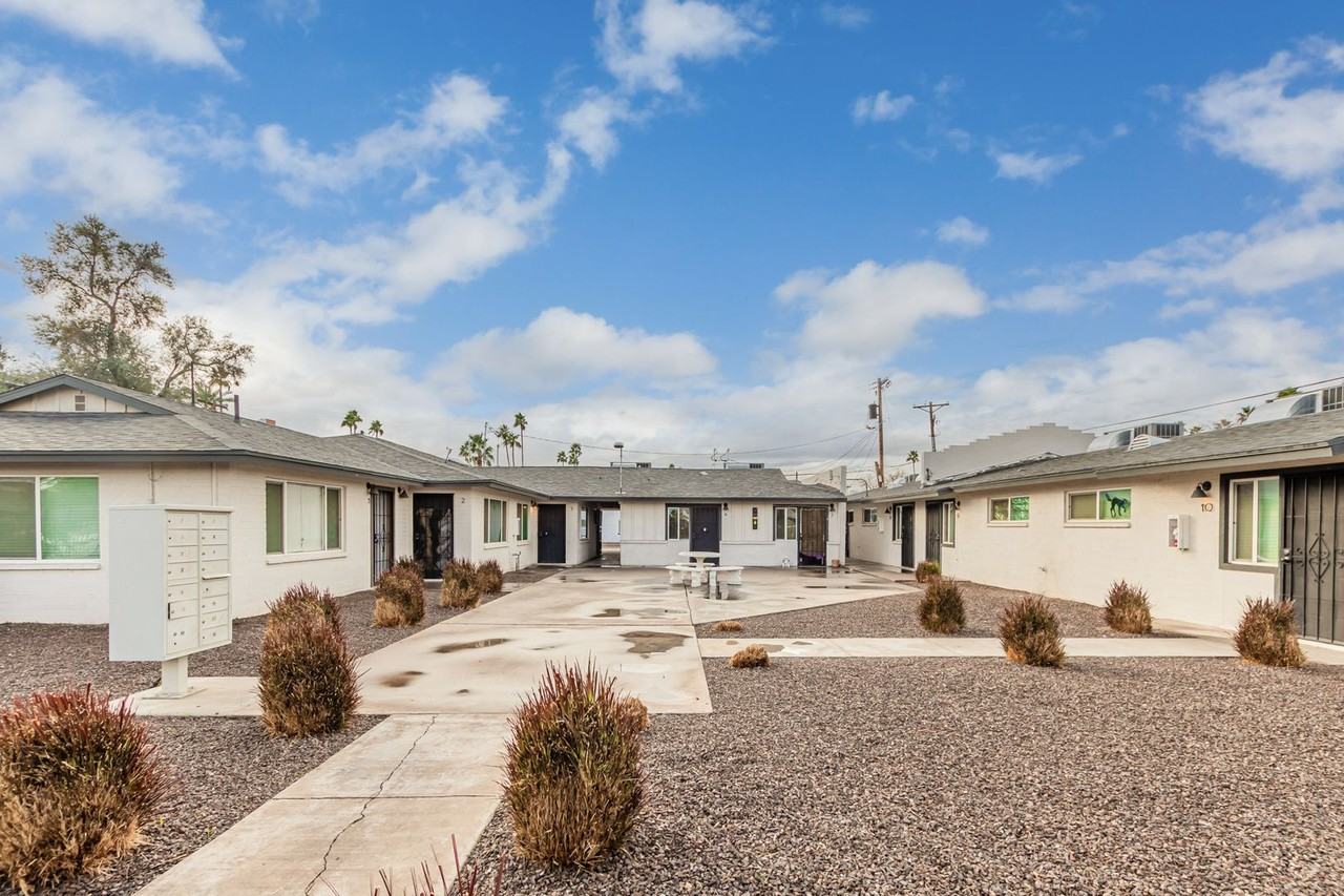 2539 West Pierson St - Photo 2 of 11