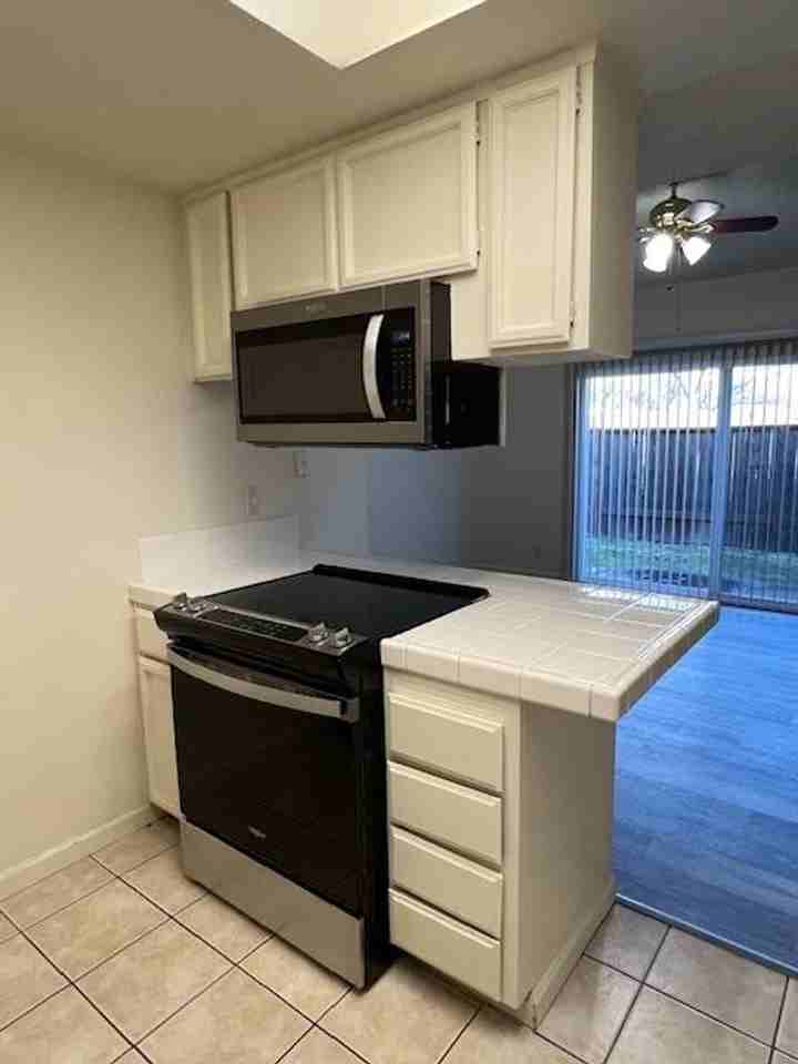 2559 S Whitney Blvd - Photo 6 of 14