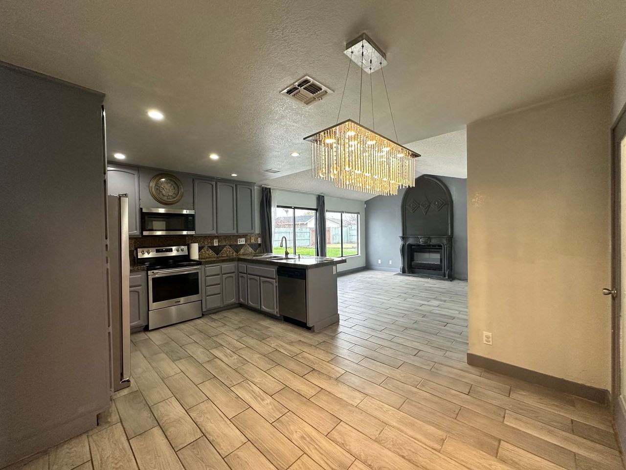 8346 Floxtree Ct - Photo 3 of 34