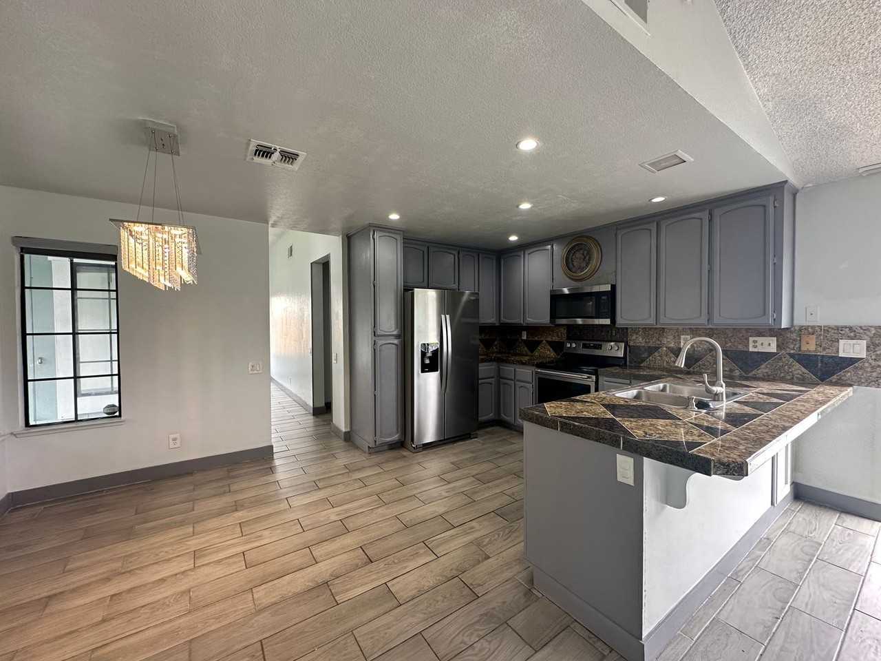 8346 Floxtree Ct - Photo 4 of 34