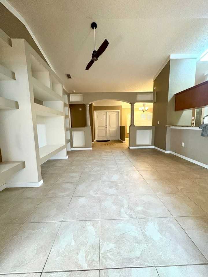 7445 Mulligan Ct - Photo 4 of 39