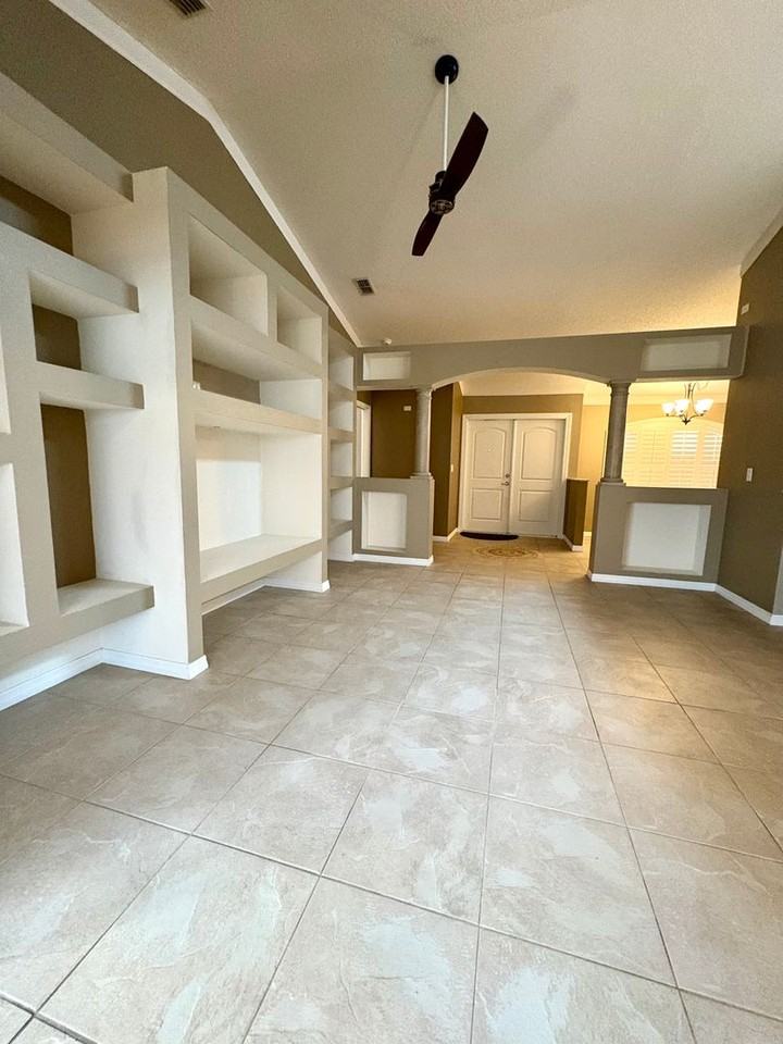 7445 Mulligan Ct - Photo 5 of 39