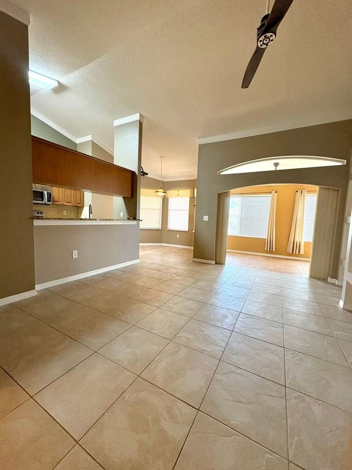 7445 Mulligan Ct - Photo 6 of 39