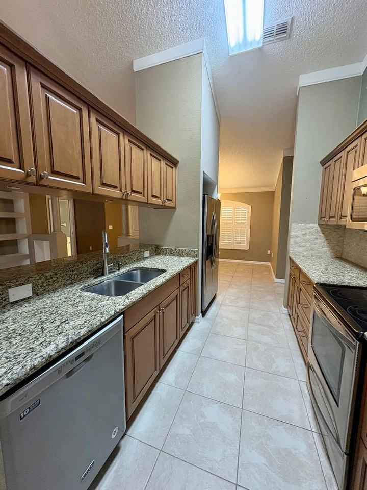 7445 Mulligan Ct - Photo 7 of 39