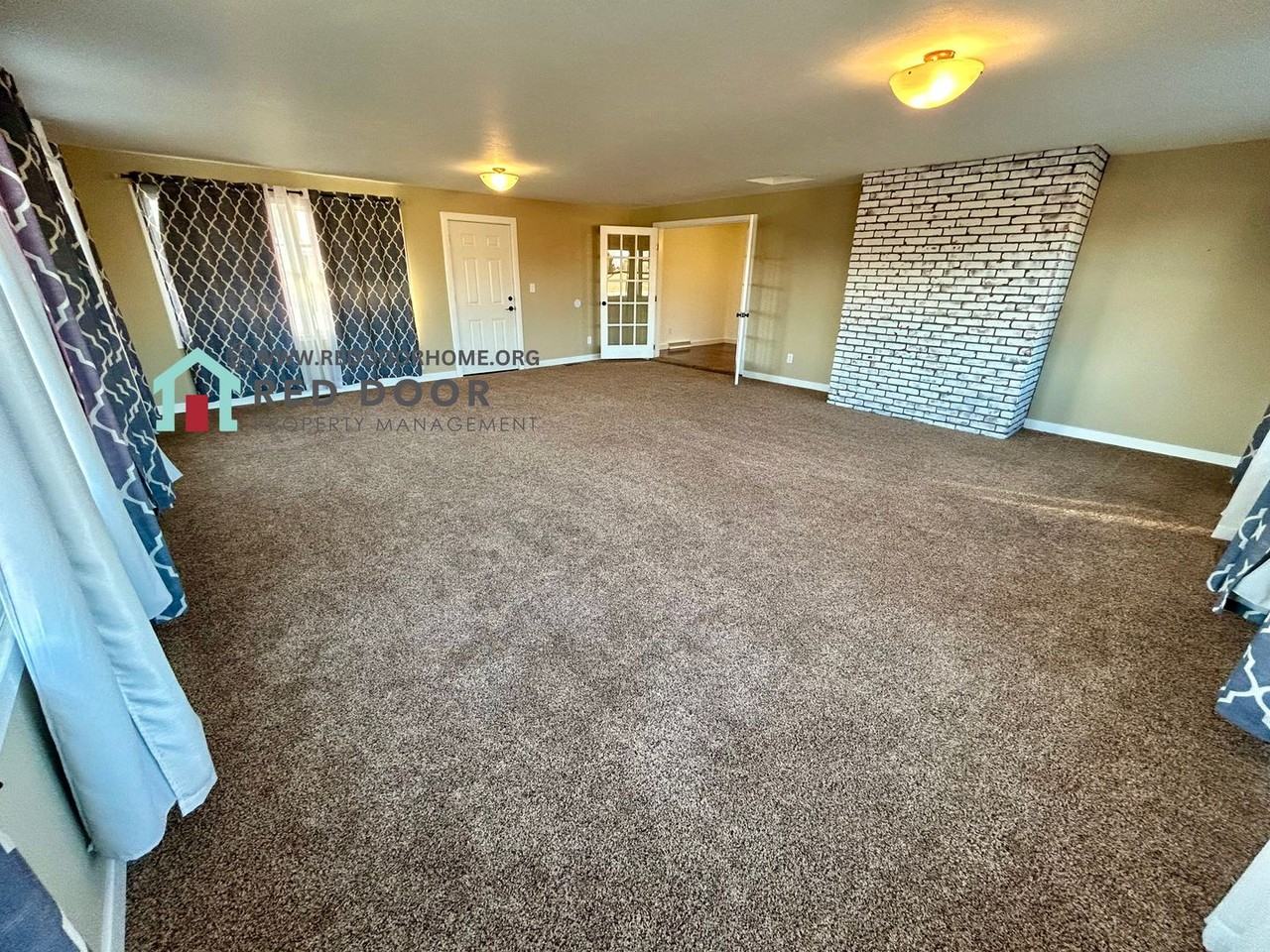 1101 Avenue C Nw - Photo 4 of 17