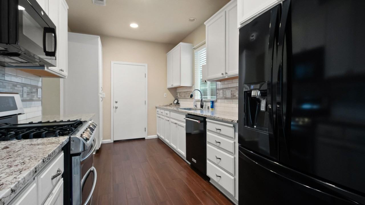 930 Countrywood Cir - Photo 6 of 33