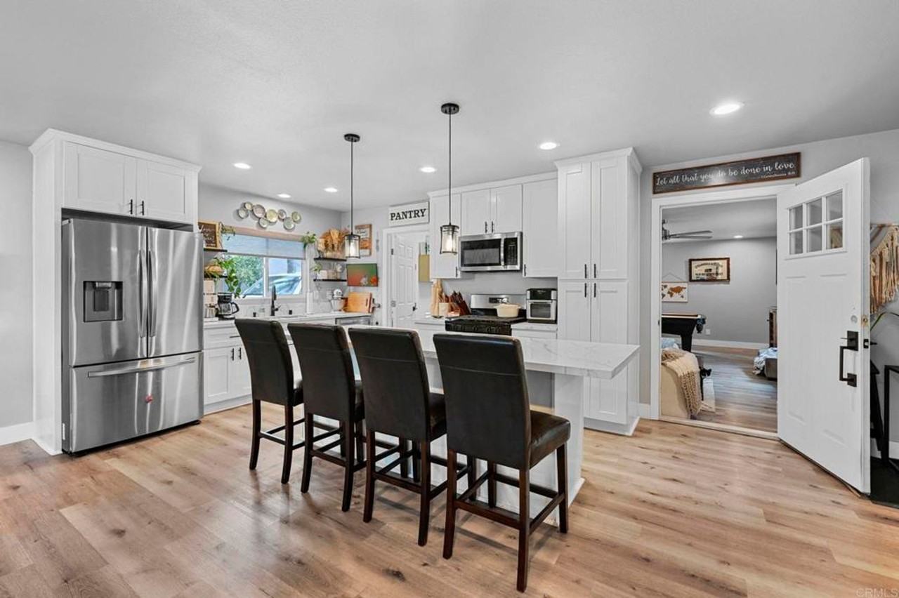 3516 Las Vegas Dr - Photo 3 of 19