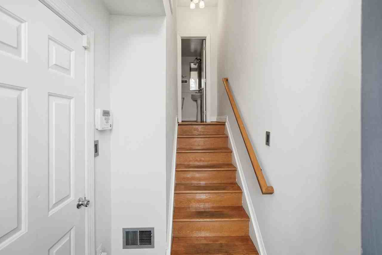 5113 Knapp Pl - Photo 5 of 36