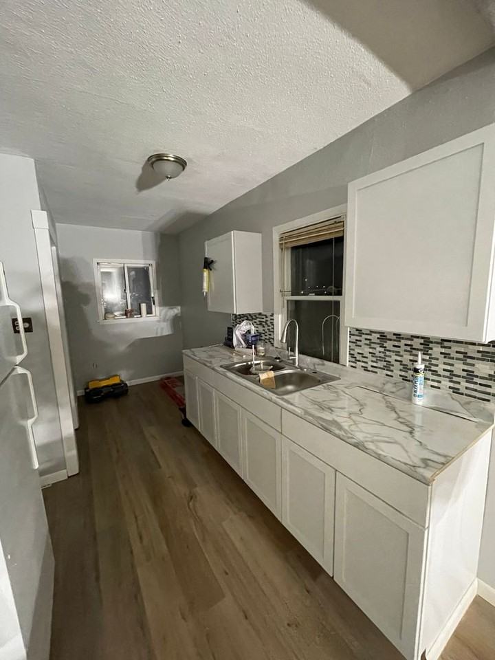 1322 S Cornelia St - Photo 2 of 3