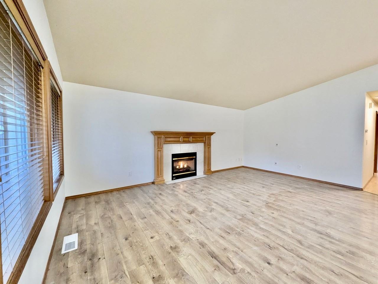 8820 N Edison St - Photo 3 of 28