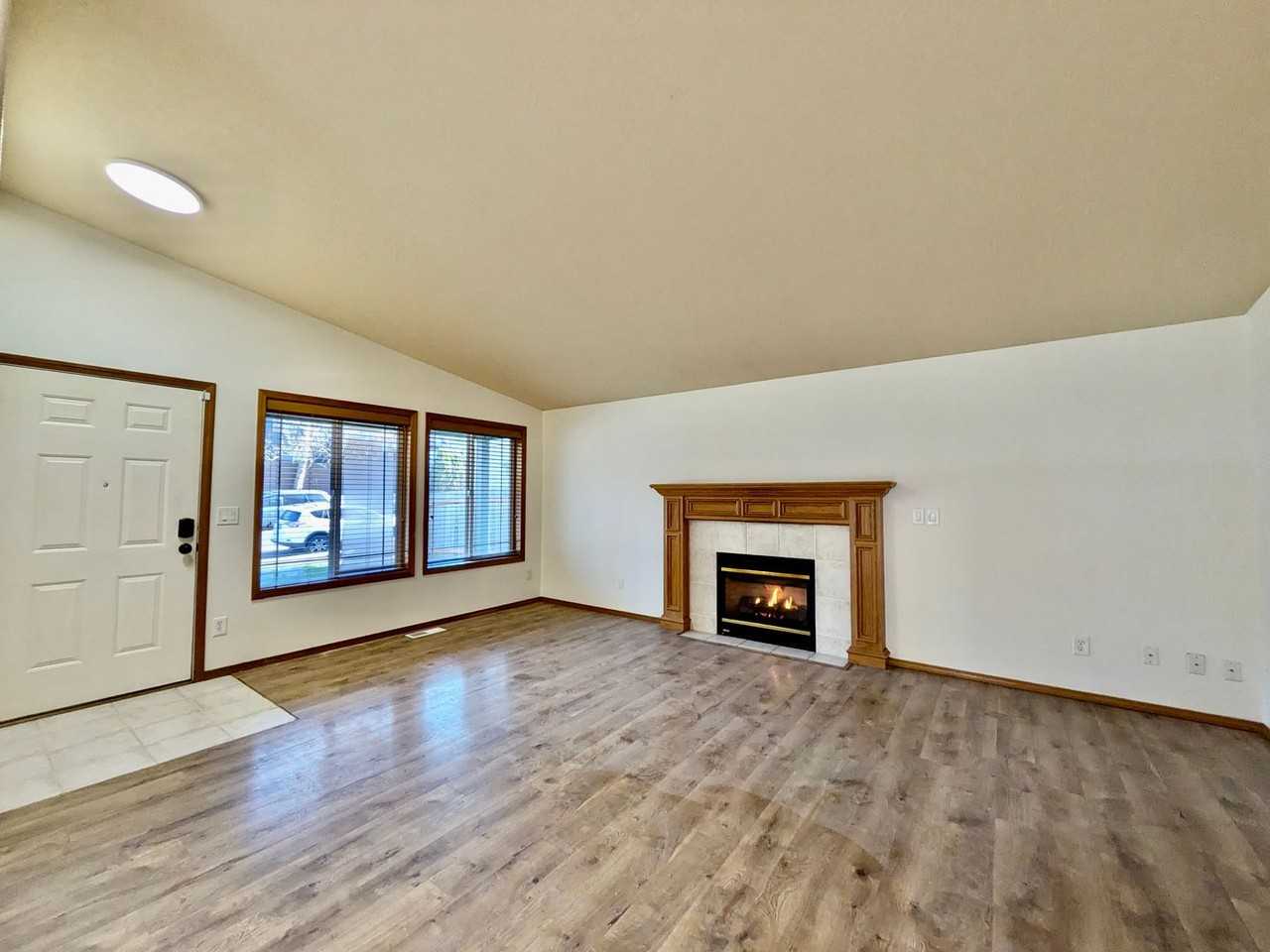 8820 N Edison St - Photo 4 of 28