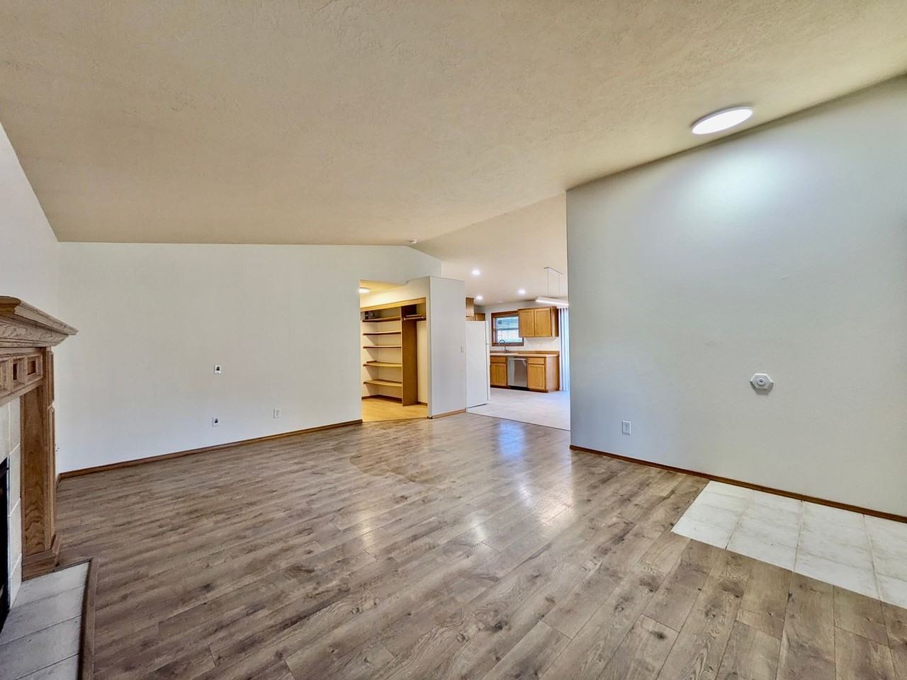 8820 N Edison St - Photo 5 of 28