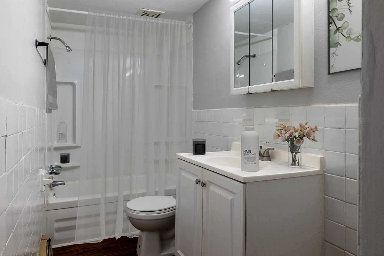 Belle West - Photo 5 of 15