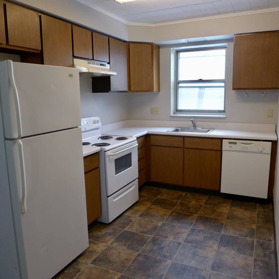 KELLY STREET APARTMENTS -- 100 - Photo 3 of 15