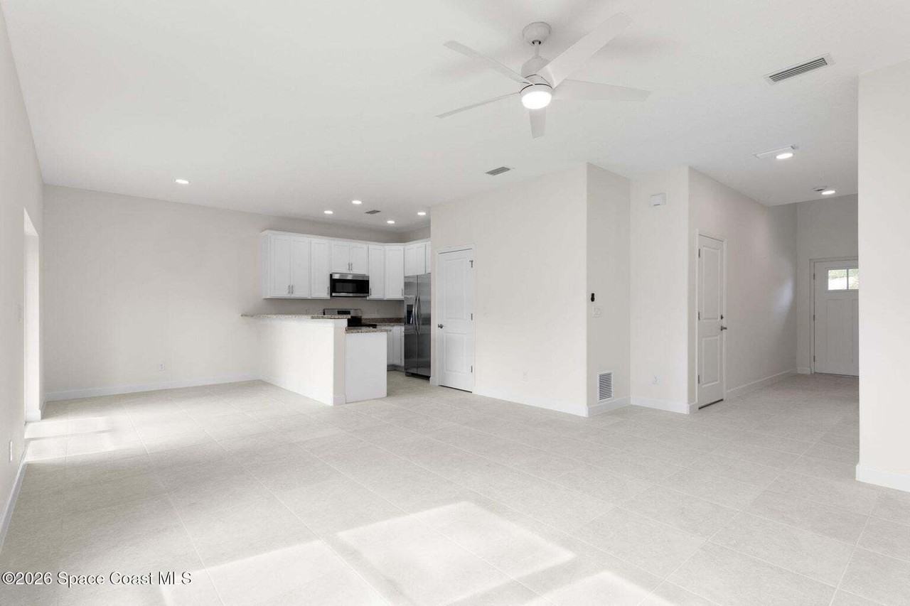 195 Dayton Boulevard - Photo 3 of 8