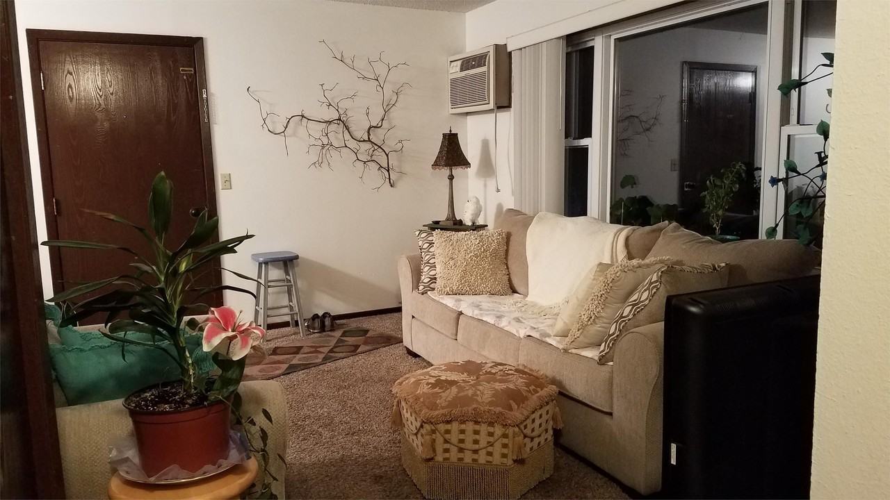 717 E Garland St - Photo 2 of 23