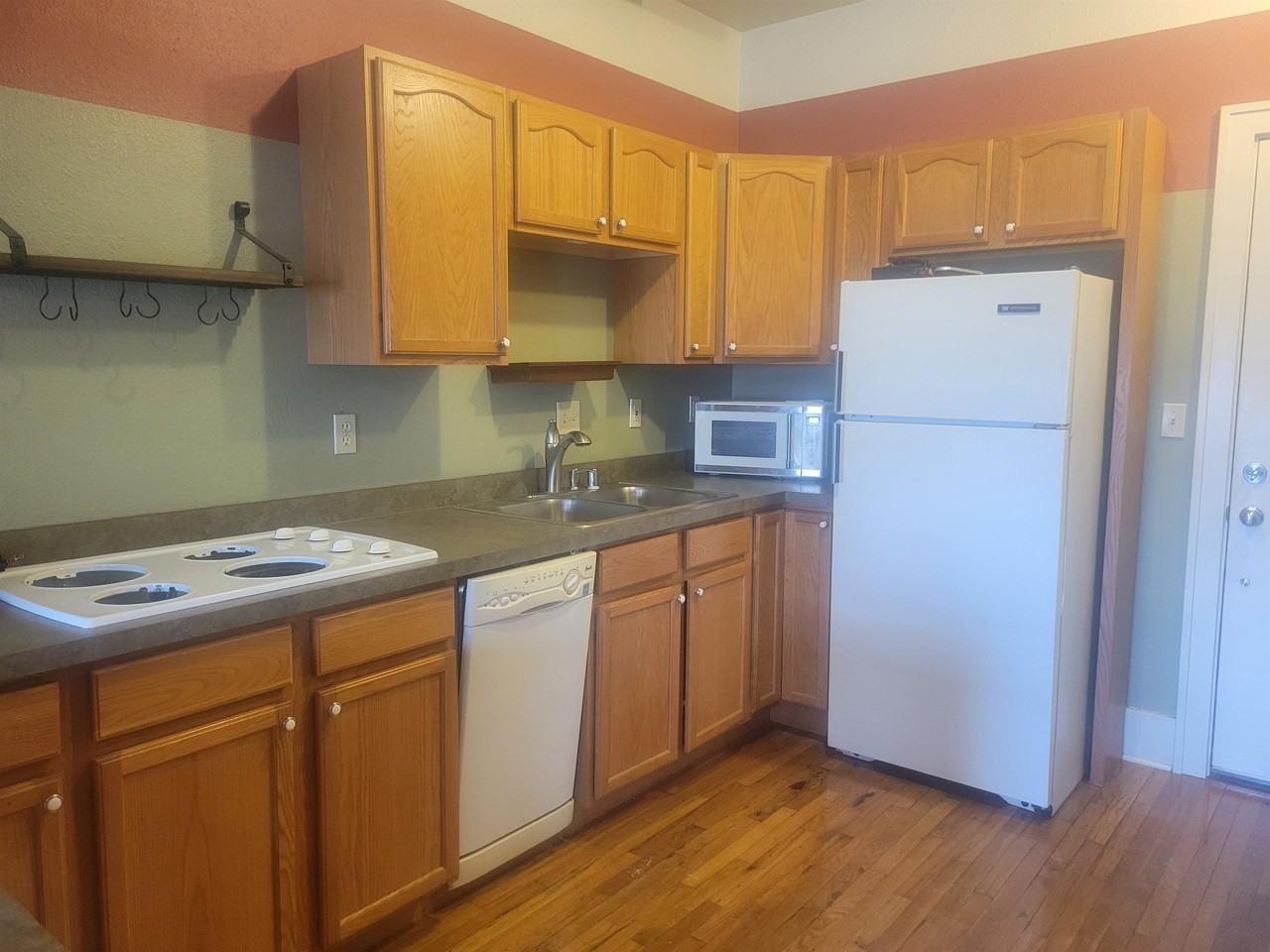 131 West Alder Street - Photo 3 of 11