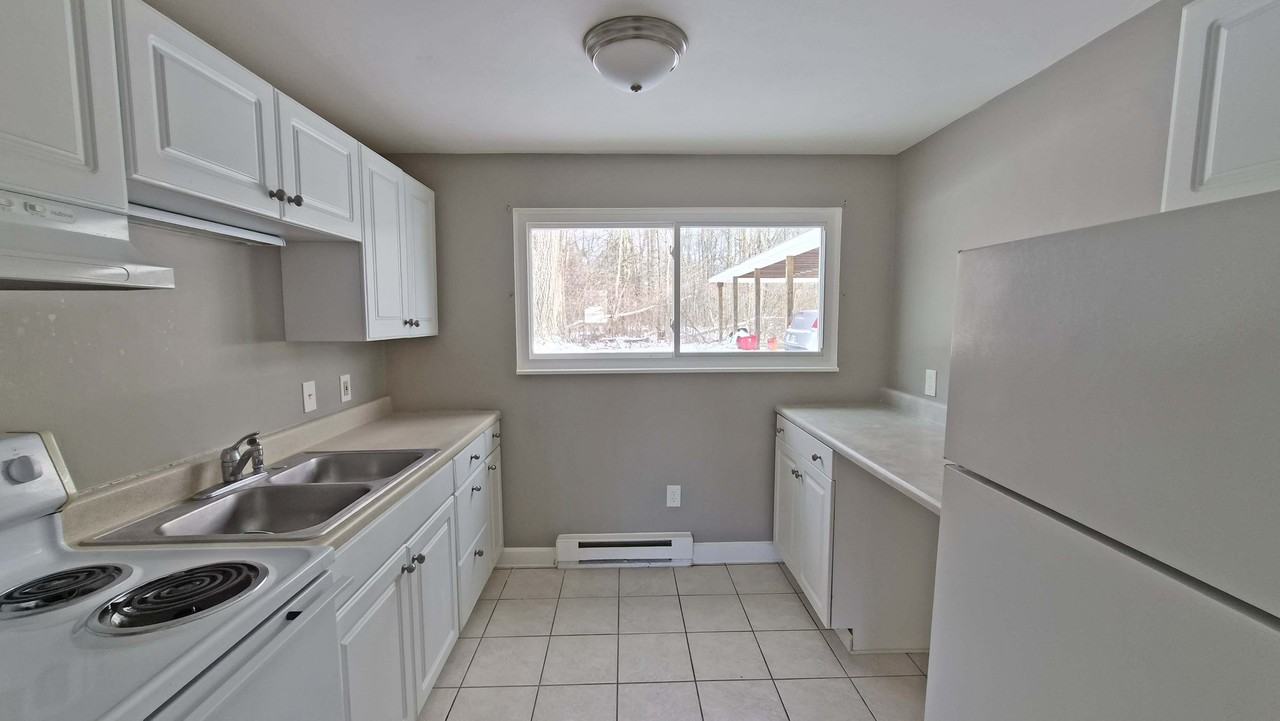 231 Kendall Ave #B - Photo 3 of 9