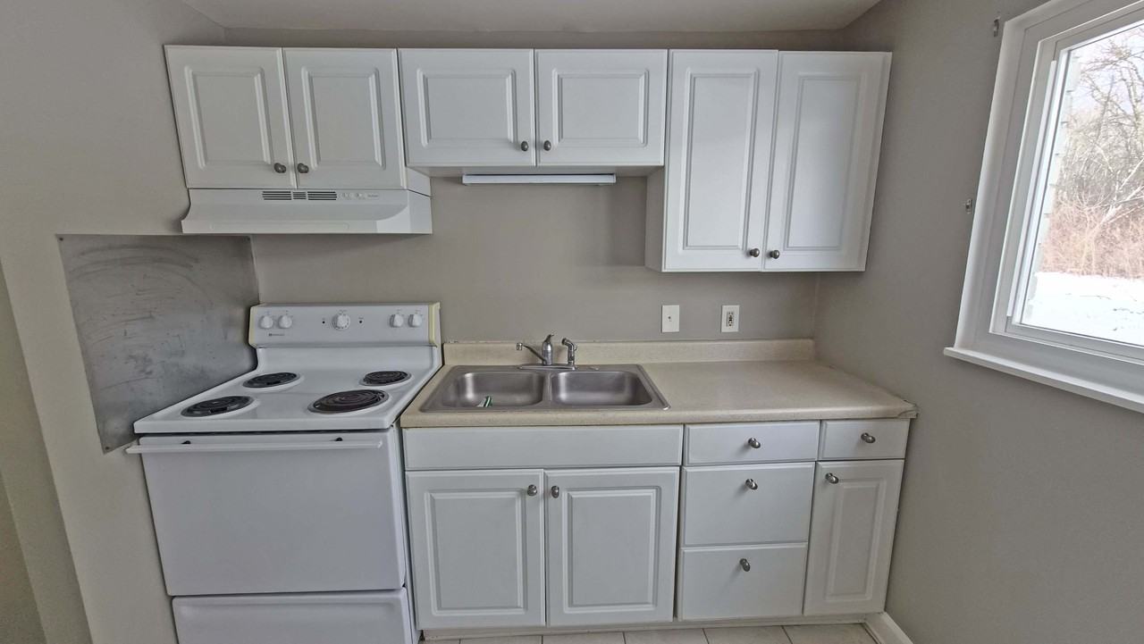 231 Kendall Ave #B - Photo 4 of 9