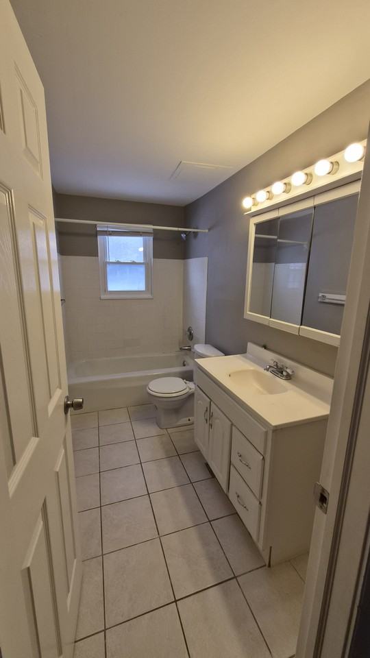 231 Kendall Ave #B - Photo 7 of 9