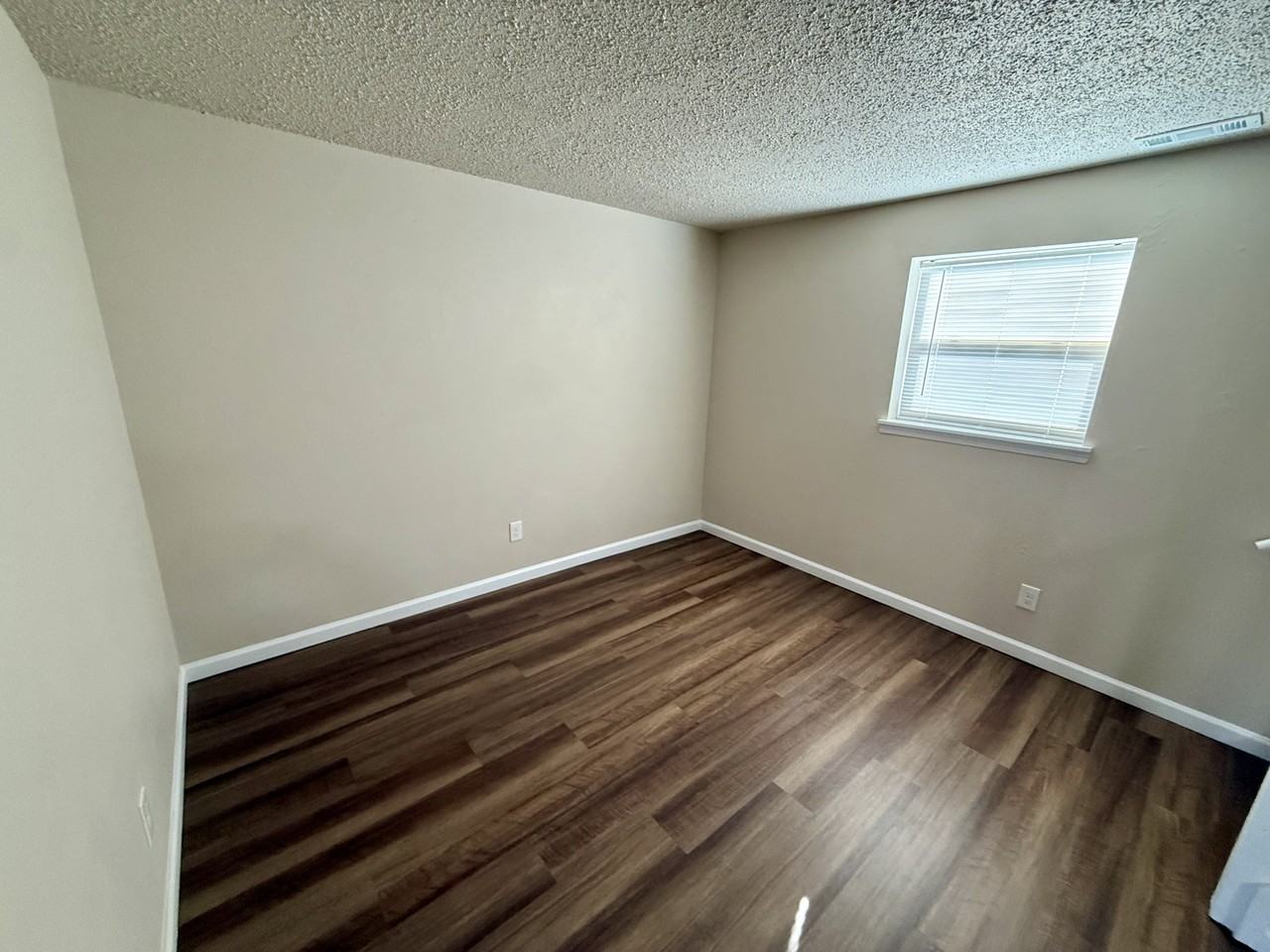 Jaq-Mar Duplexes - Photo 2 of 10